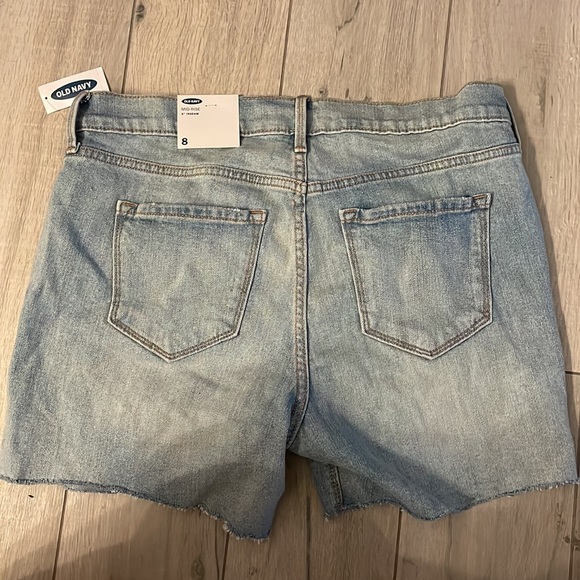NWT size 8 Old Navy Shorts 5” - Picture 2 of 2